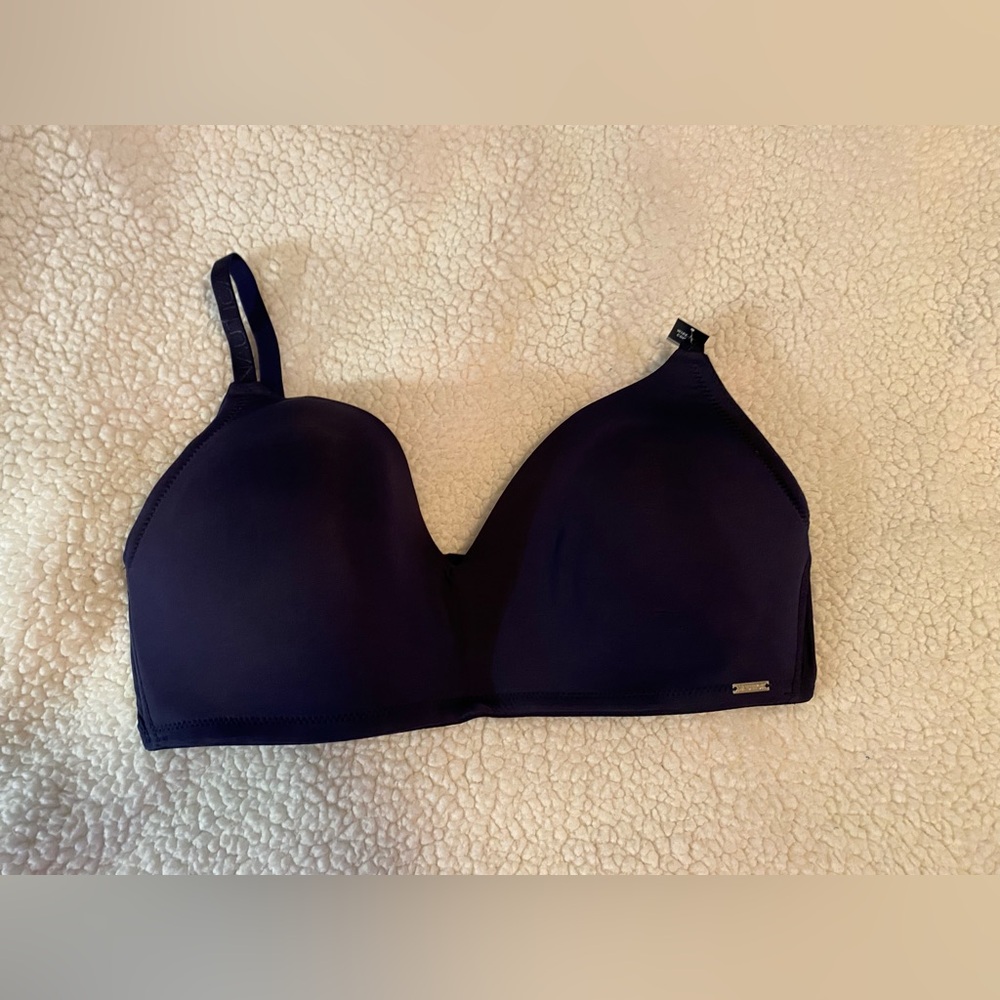 Nautica Navy Blue Contour Bra with Adjustable Straps and padded. NWT 42D